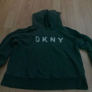 Super cute shirt grew out of it has slits on each sholder